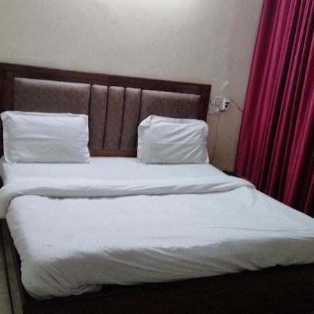 Hotel Diamond Palace 45C Csandígarh Kültér fotó