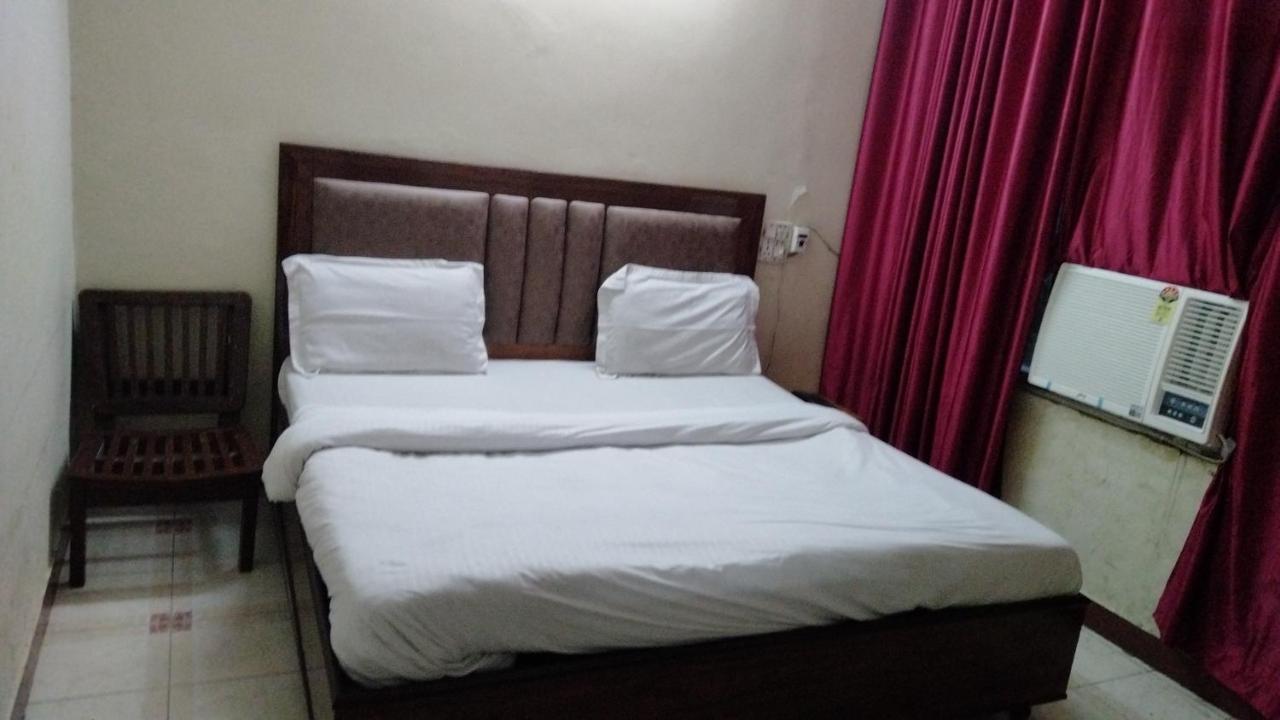 Hotel Diamond Palace 45C Csandígarh Kültér fotó