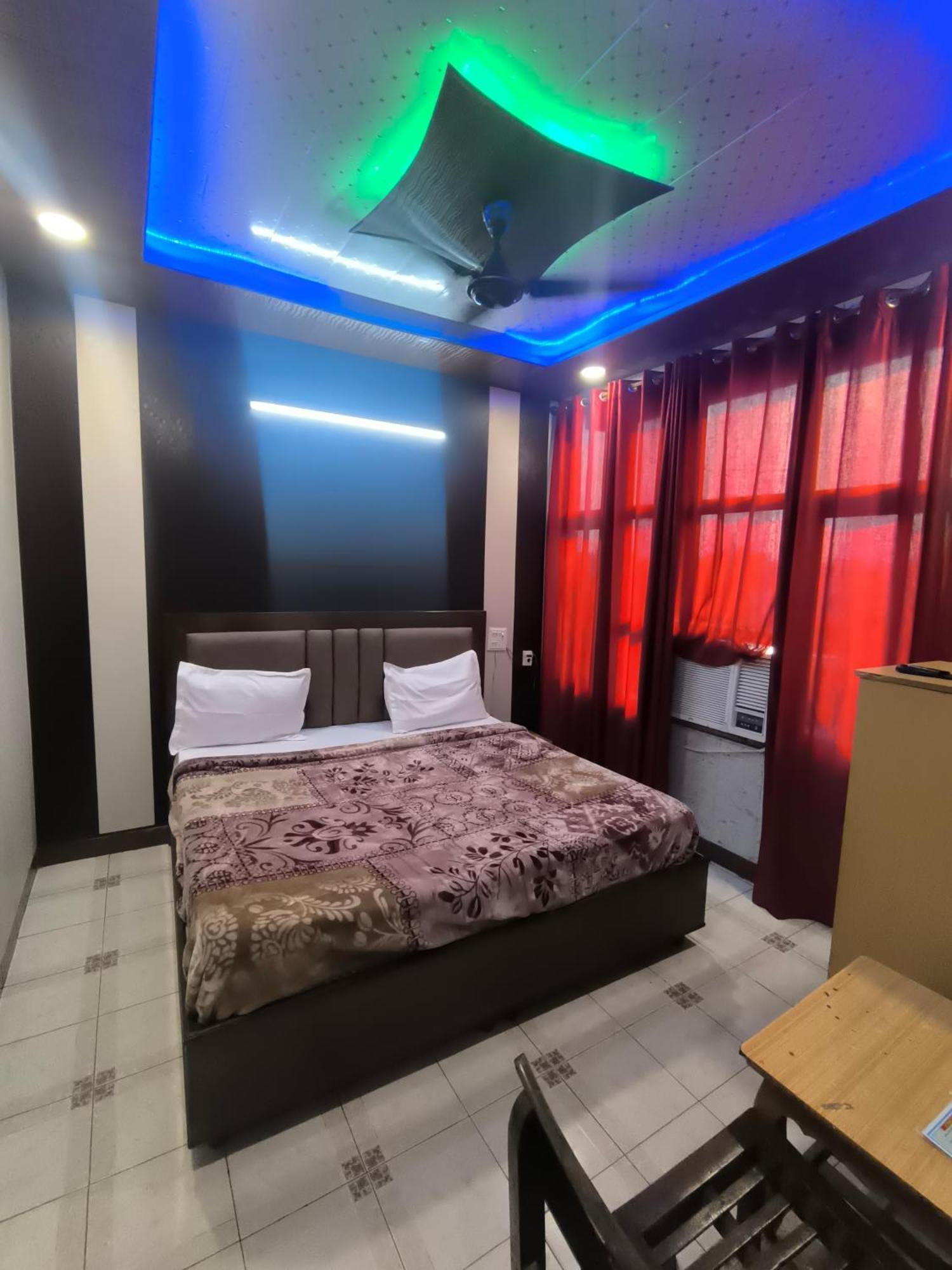 Hotel Diamond Palace 45C Csandígarh Kültér fotó